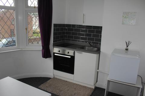 Studio to rent - Selworthy Road, Coventry, CV6