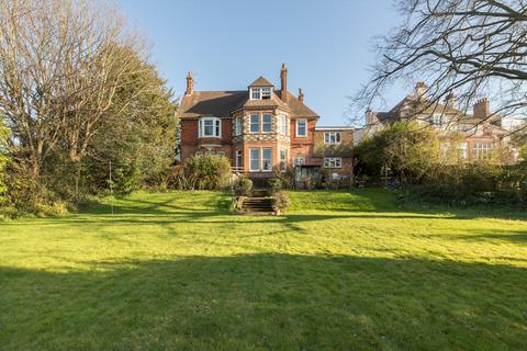 31 Arthur Road, London, SW19 7DN