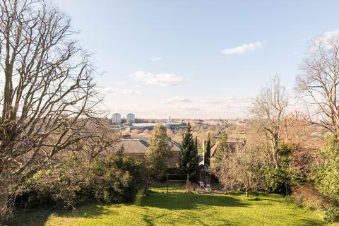 31 Arthur Road, London, SW19 7DN