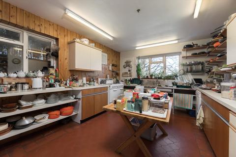 31 Arthur Road, London, SW19 7DN