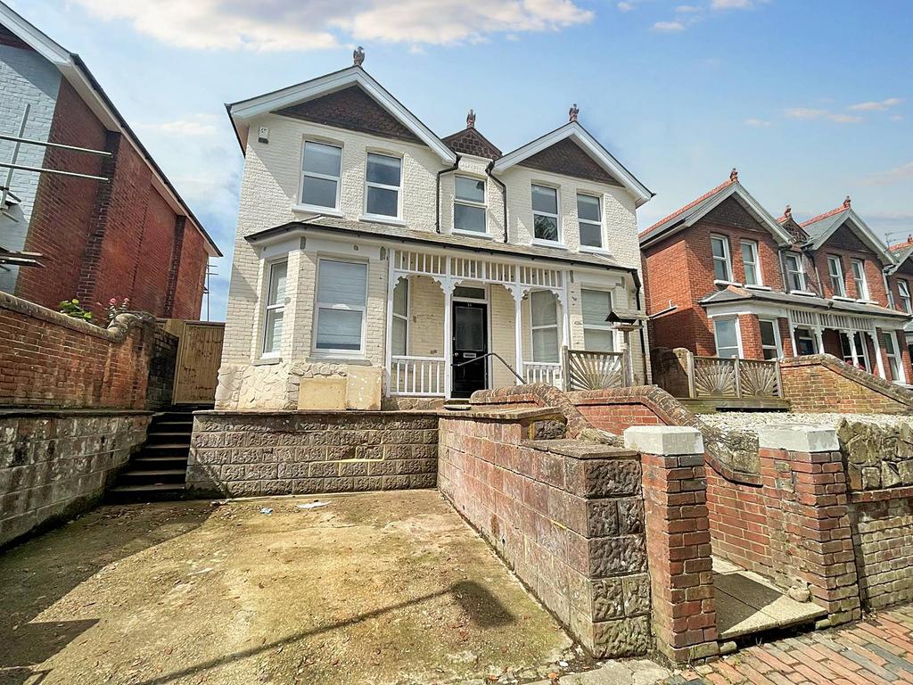 Gorringe Road, Eastbourne BN22 5 bed detached house to rent £2,750 pcm (£635 pw)