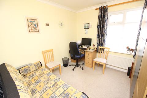 3 Latimer Close, Worcester Park, KT4 8UF