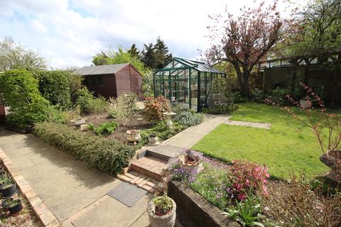 3 Latimer Close, Worcester Park, KT4 8UF