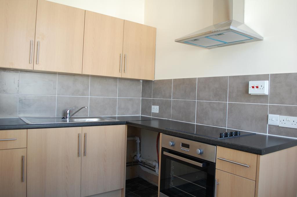 Spilman Street, Carmarthen SA31 1 bed flat £475 pcm (£110 pw)