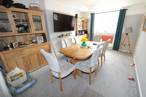 16 Boundary Road, Irlam, Manchester, M44 6EU
