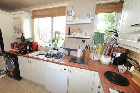 16 Boundary Road, Irlam, Manchester, M44 6EU