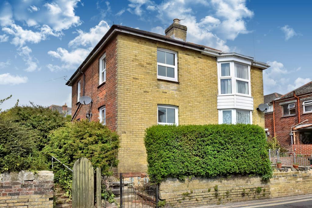 Upton Road, Ryde PO33 2 bed semidetached house £925 pcm (£213 pw)
