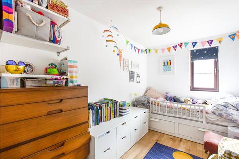 102 Riverside Close, London, E5 9SS