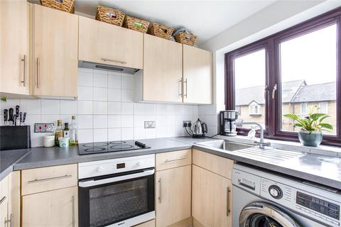 102 Riverside Close, London, E5 9SS