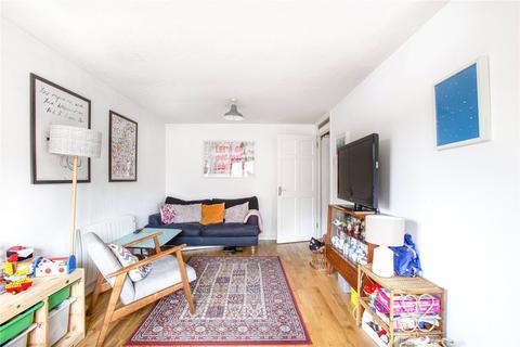 102 Riverside Close, London, E5 9SS