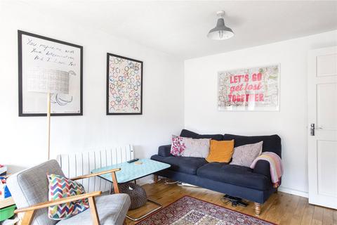 102 Riverside Close, London, E5 9SS