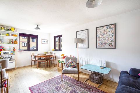 102 Riverside Close, London, E5 9SS