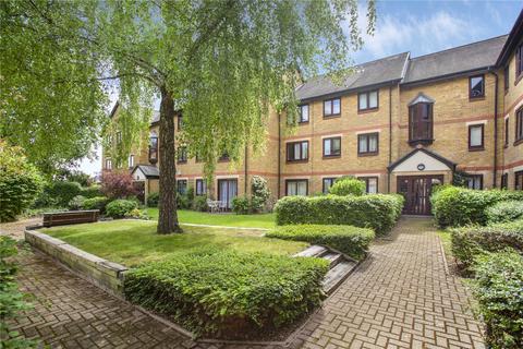 102 Riverside Close, London, E5 9SS