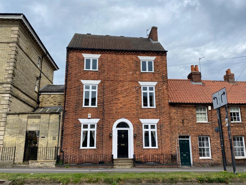 North Parade, Grantham, NG31 4 bed townhouse £1,150 pcm (£265 pw)