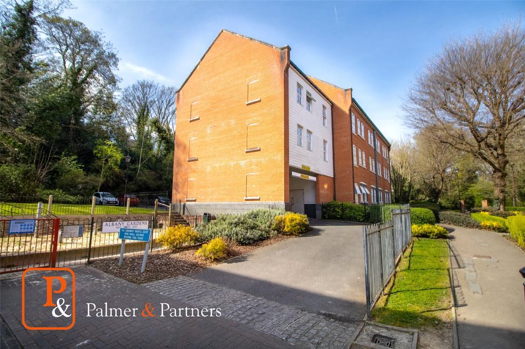 173 Albany Gardens, The Hythe... 2 bed apartment £180,000