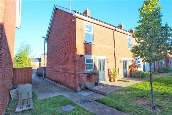 Port Lane, Colchester, CO1 2 bed end of terrace house - £210,000