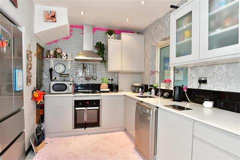 3 bedroom terraced house for sale - Frankland Road, Chingford