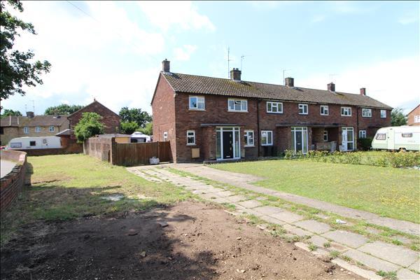 Hazell Avenue, Colchester, Essex, CO2 3 bed end of terrace house - £280,000
