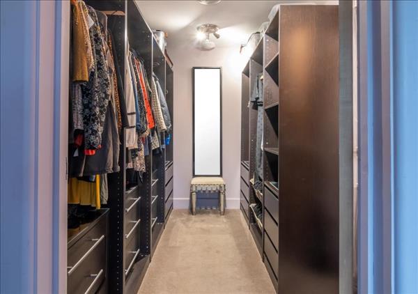 Walk-in Wardrobe