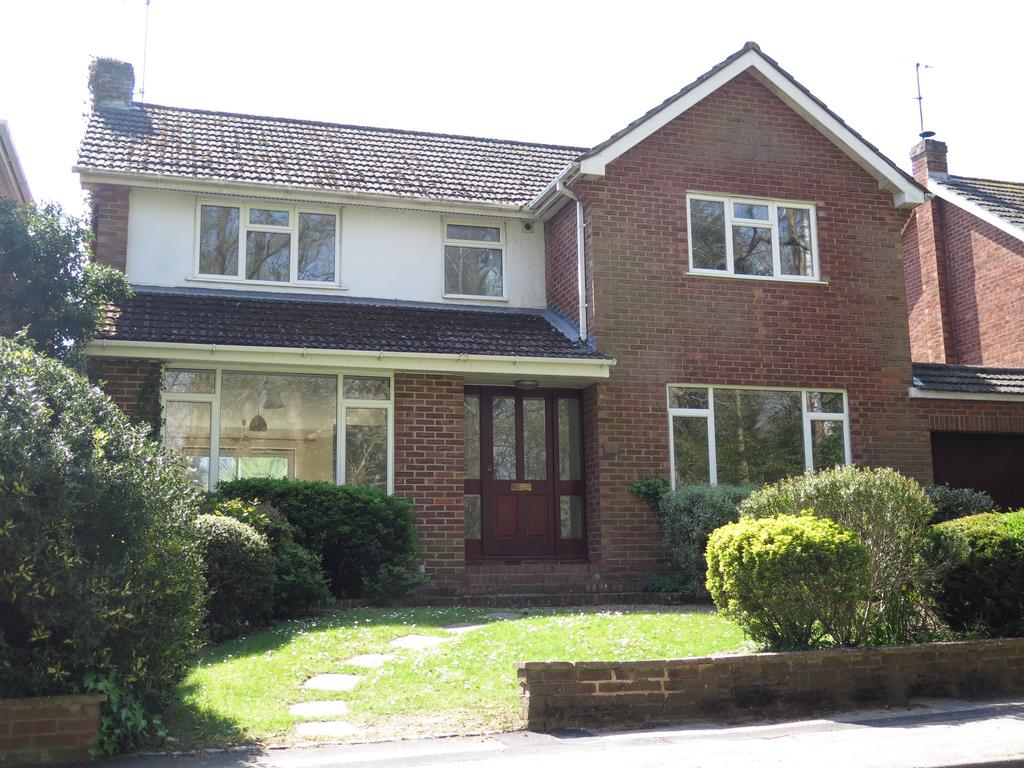GREAT SIZE ROOMS. MILL RIDE, ASCOT, BERKSHIRE, SL5 8LF 4 bed detached house £795,000