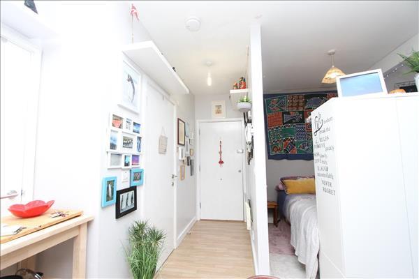 Open Plan Hall / Kit