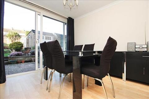 27 Radcliffe Drive, Ipswich, IP2 9QZ