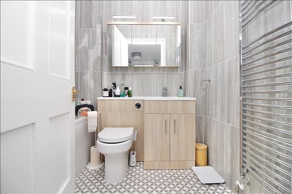 En-Suite Bathroom