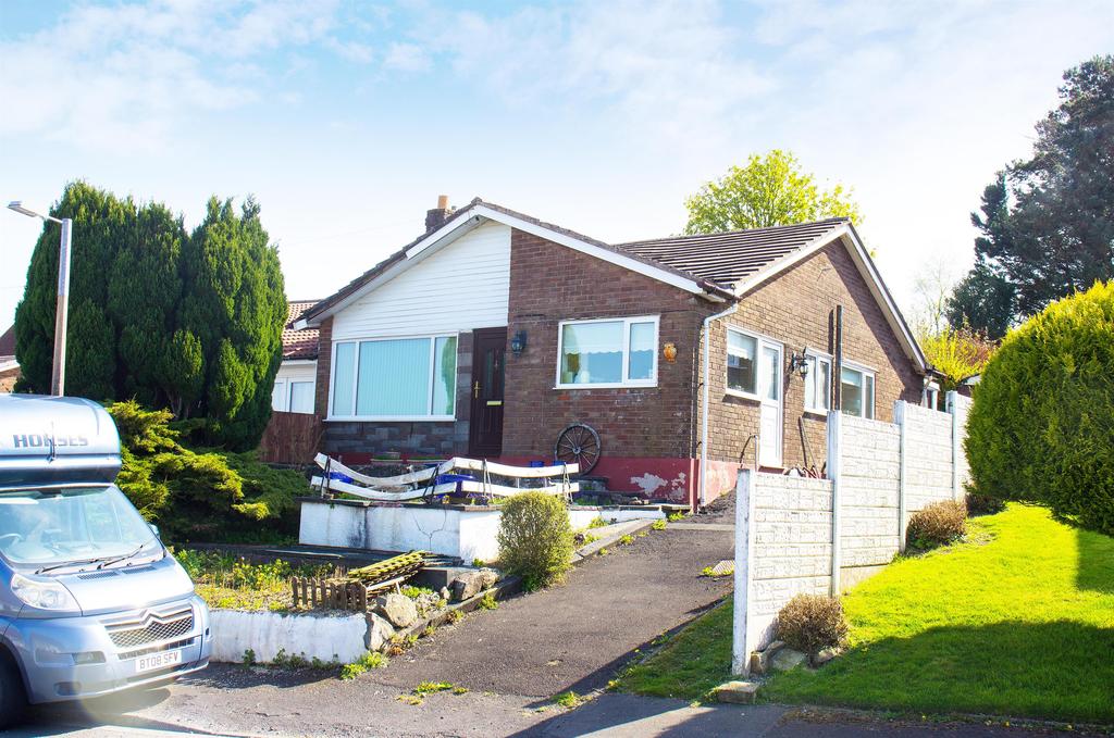 Hollowhead Avenue, Wilpshire, Blackburn, BB1 9LD 3 bed bungalow £165,000
