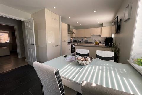 4 bedroom detached house to rent, Hastings View, Bracknell, Berkshire, RG12