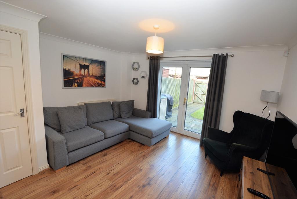 Marland Way, Stretford, M32 0NQ 3 bed end of terrace house £1,300 pcm