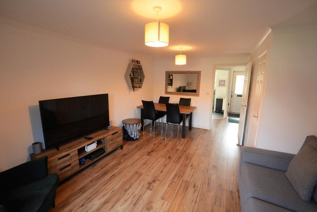Marland Way, Stretford, M32 0NQ 3 bed end of terrace house £1,300 pcm