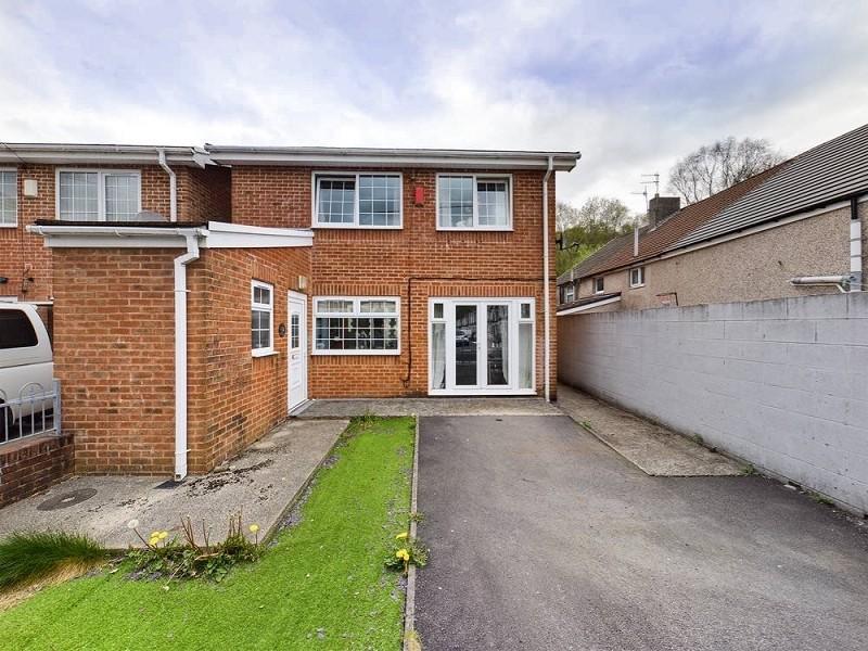 Telekebir Road, Pontypridd, Rhondda, Cynon, Taff. CF37 2RL 3 bed