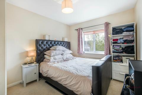 16 Kennedy Close, London Colney, St Albans, AL2 1GR