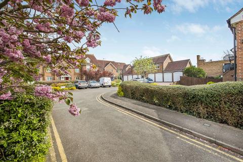 16 Kennedy Close, London Colney, St Albans, AL2 1GR