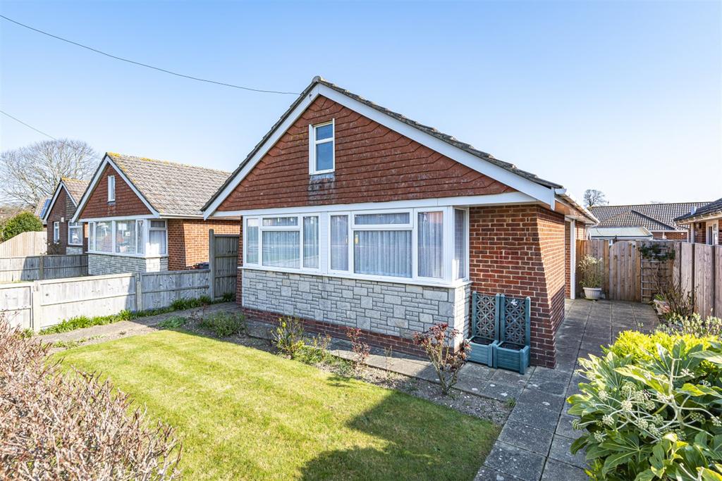 Horndean Road, Emsworth, PO10 3 bed detached bungalow £450,000