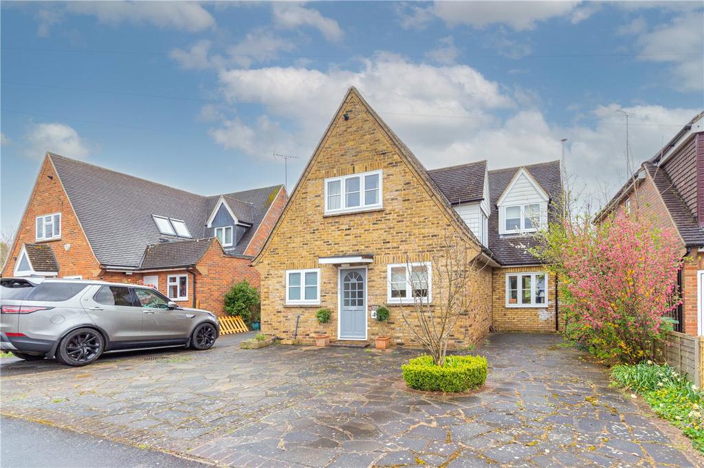 Paddock Wood, Harpenden 3 bed detached house £1,050,000