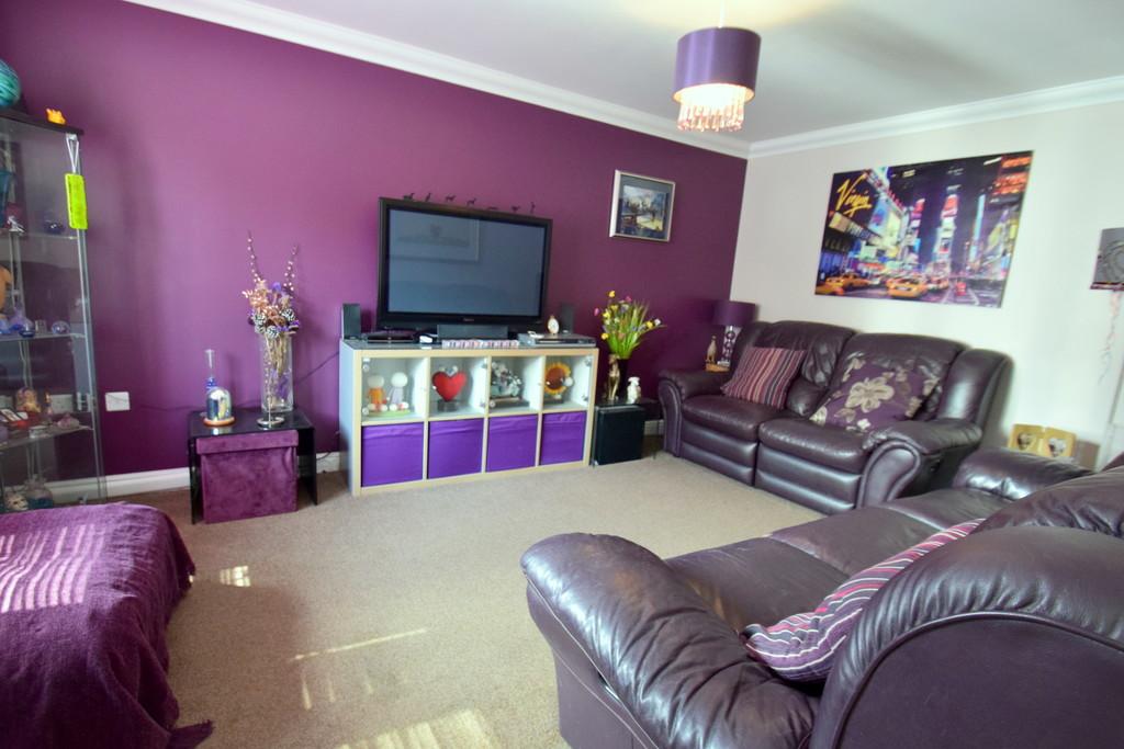 54 Kingfisher Road, North Cornelly... 3 bed detached house £245,000