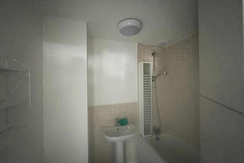 2 bedroom apartment to rent, Dunning Road, Ferryhill