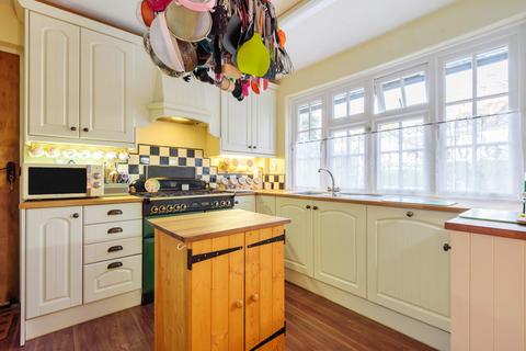 Tandy Cottage How Lane, Chipstead, Coulsdon, CR5 3LP
