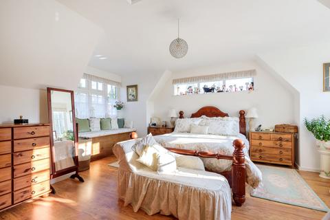 Tandy Cottage How Lane, Chipstead, Coulsdon, CR5 3LP