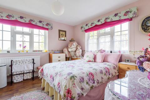 Tandy Cottage How Lane, Chipstead, Coulsdon, CR5 3LP