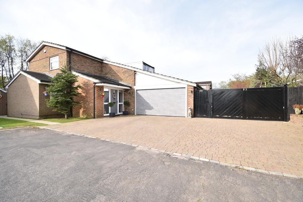 Whitney Drive, Stevenage 4 bed detached house £875,000
