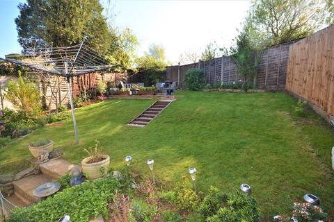 28 Thames Rise, Kettering, NN16 9JL