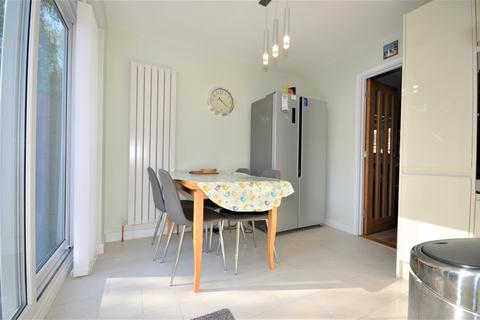 28 Thames Rise, Kettering, NN16 9JL