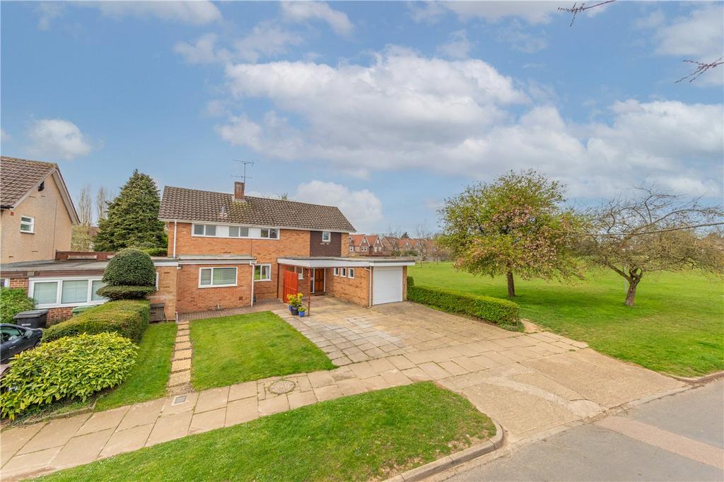 Foxcroft, St. Albans, Hertfordshire 4 bed detached house £2,750 pcm