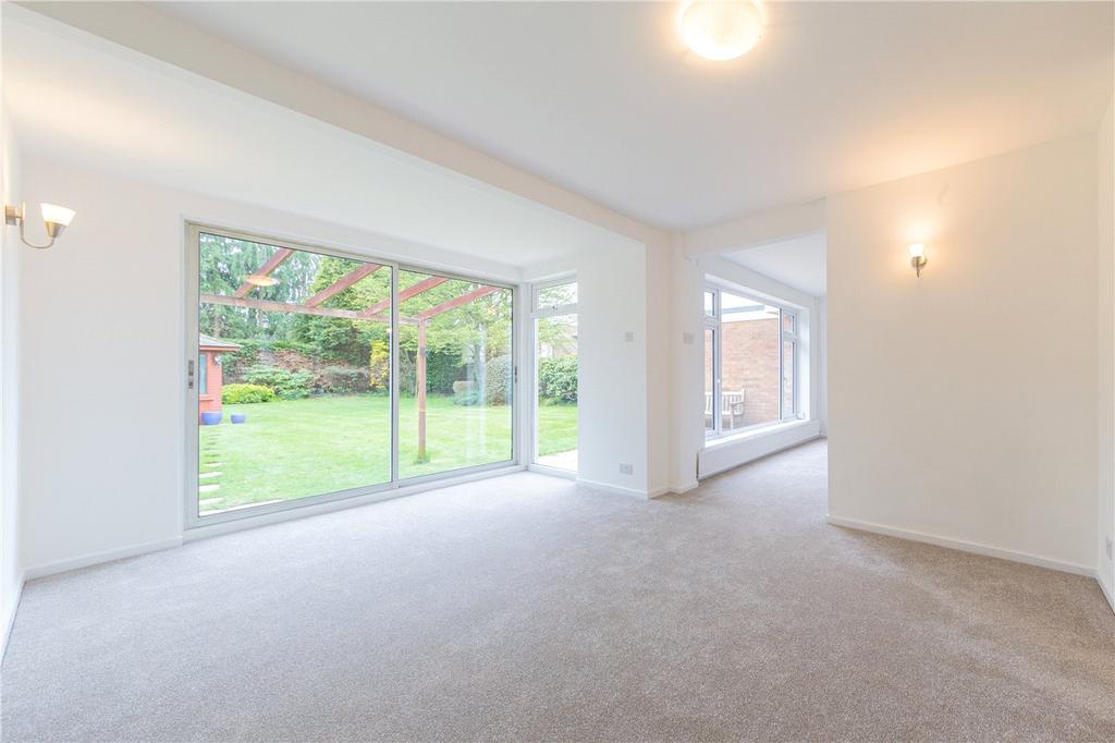 Foxcroft, St. Albans, Hertfordshire 4 bed detached house £2,750 pcm