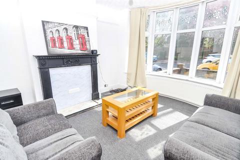 3 bedroom semi-detached house to rent, Heyscroft Road, Manchester, Greater Manchester, M20