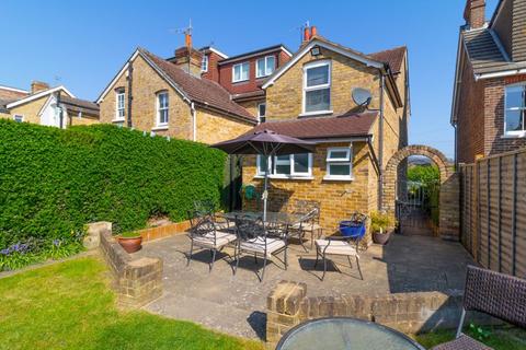 3 bedroom end of terrace house for sale, Oxted Road, Godstone