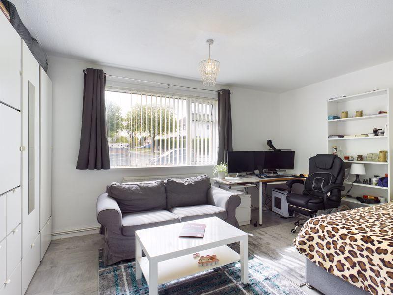 Trowbridge Road, Rumney, Cardiff CF3 1QL 2 bed ground floor flat £125,000