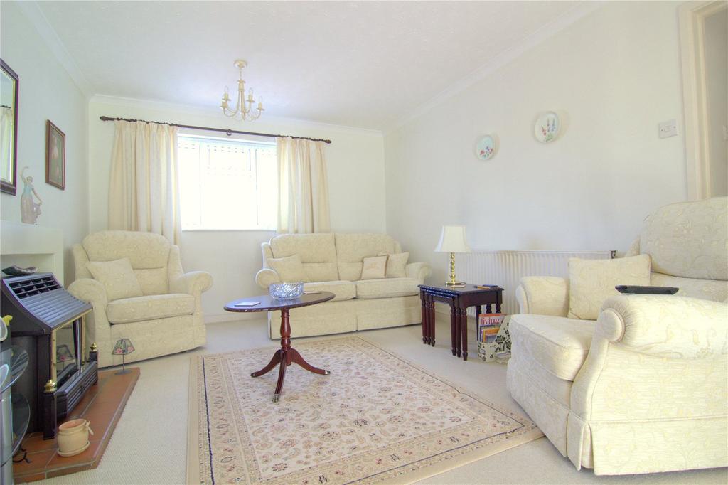 Pheasant Way, Cirencester, GL7 3 bed detached house £389,500